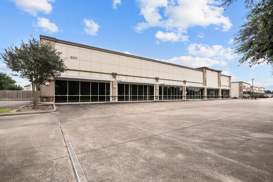 2211 FM 646 Rd W, Dickinson, TX à louer - Photo de l’immeuble – Image 2 sur 5