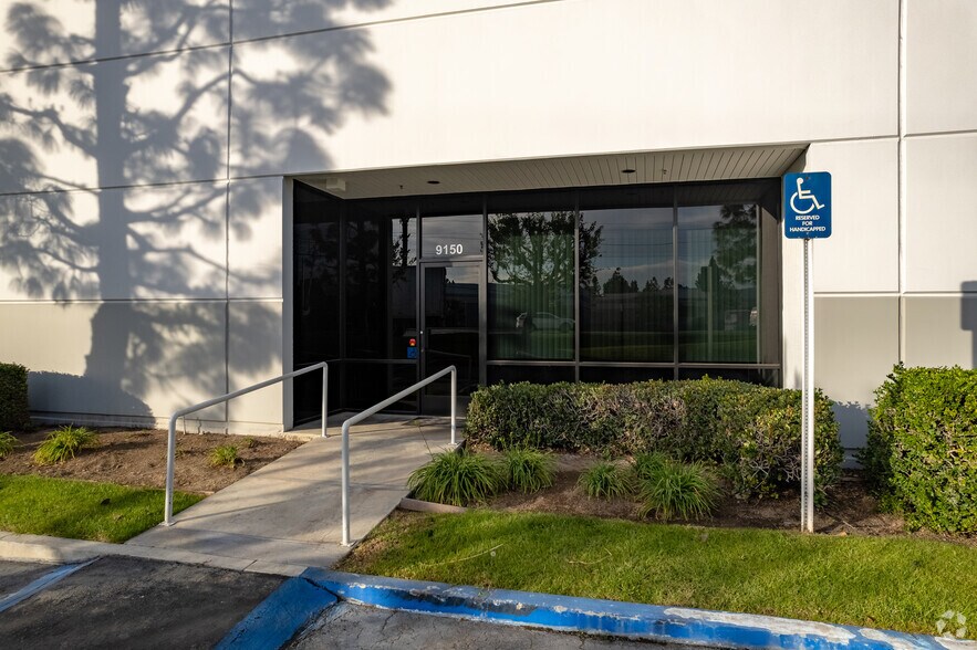 9142-9160 Norwalk Blvd, Santa Fe Springs, CA à louer - Photo de l’immeuble – Image 3 sur 12