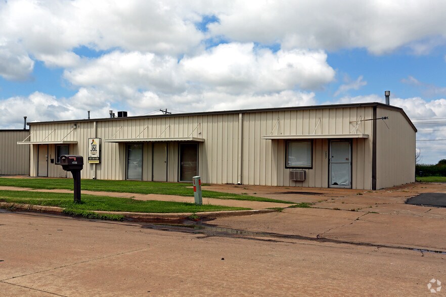 2807-2811 Broadway Ct, Edmond, OK à louer - Photo de l’immeuble – Image 2 sur 8