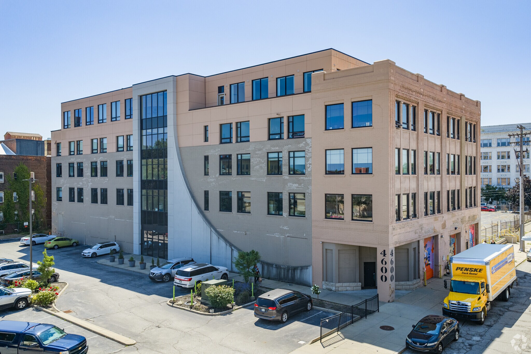 4600 Euclid Ave, Cleveland, OH à louer Photo principale– Image 1 sur 6