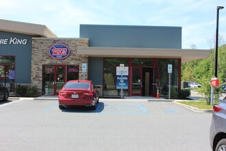 2627 South Rd, Poughkeepsie, NY à louer Photo intérieure– Image 2 sur 4