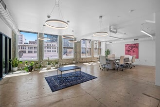 718 S Hill St, Los Angeles, CA à louer Photo intérieure– Image 1 sur 4