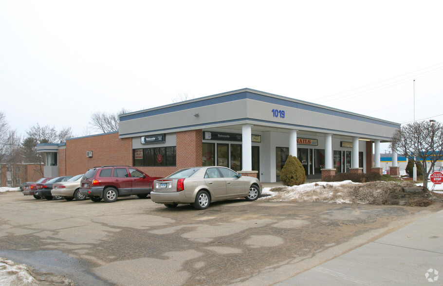 1019 Farmington Ave, Bristol, CT à louer - Photo de l’immeuble – Image 2 sur 13