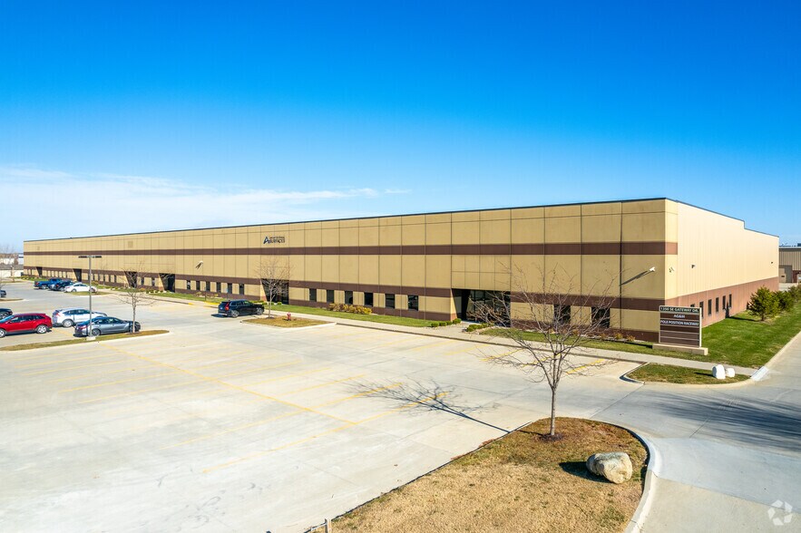 1350 SE Gateway Dr, Grimes, IA à louer - Photo principale – Image 1 sur 7