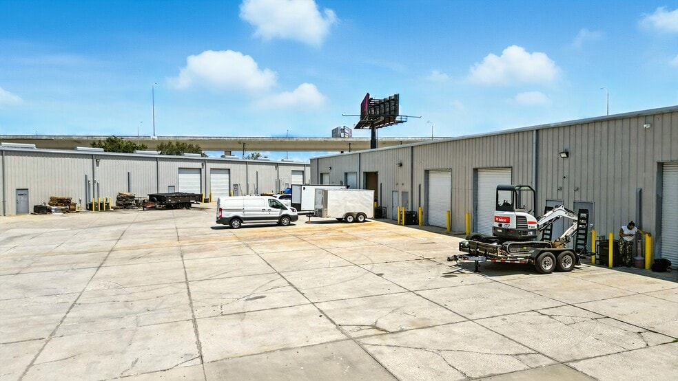 201 N 78th St, Tampa, FL à louer - Photo principale – Image 2 sur 3