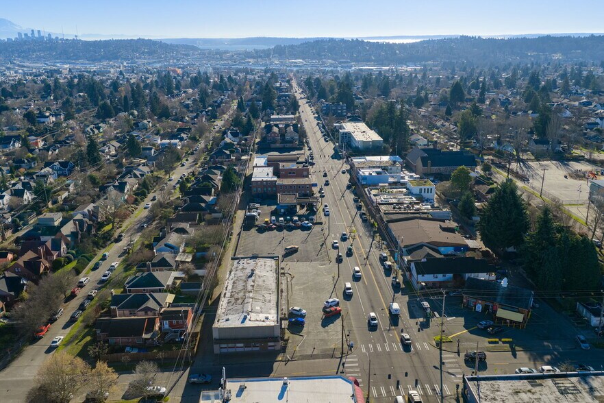 2363 NW 80th St, Seattle, WA à vendre - Photo de l’immeuble – Image 2 sur 7