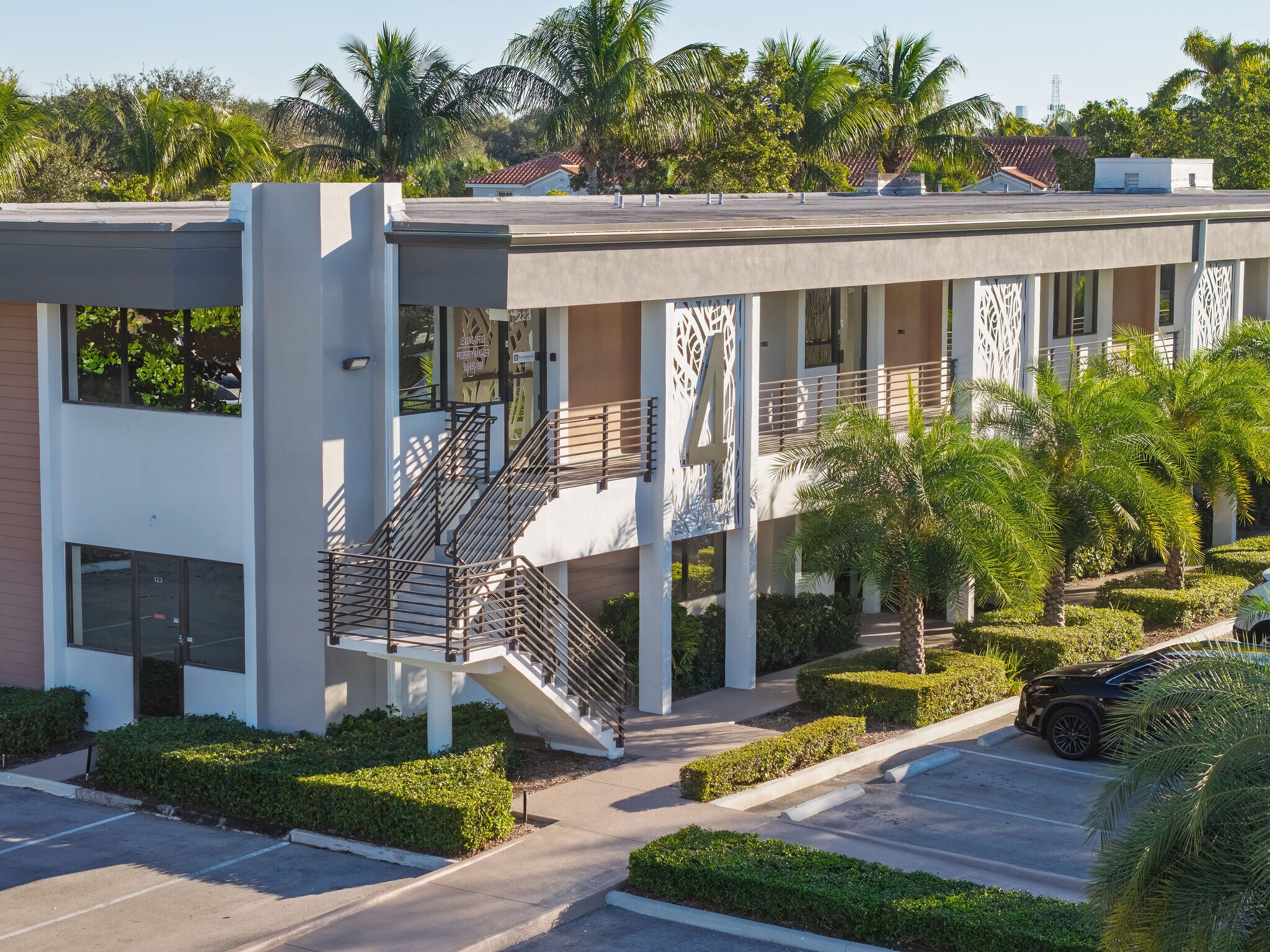 1021 Ives Dairy Rd, Miami, FL à louer Photo principale– Image 1 sur 24