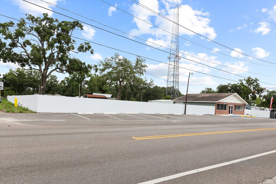 7604 Broadway Ave, Tampa, FL à louer - Photo de l’immeuble – Image 3 sur 18