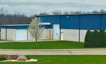 122 Equity Dr, Greensburg, PA à louer Photo de l’immeuble– Image 1 sur 1