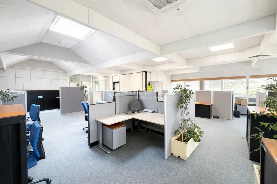 Bureau dans Fleury-les-Aubrais à louer Photo de l’immeuble– Image 1 sur 6