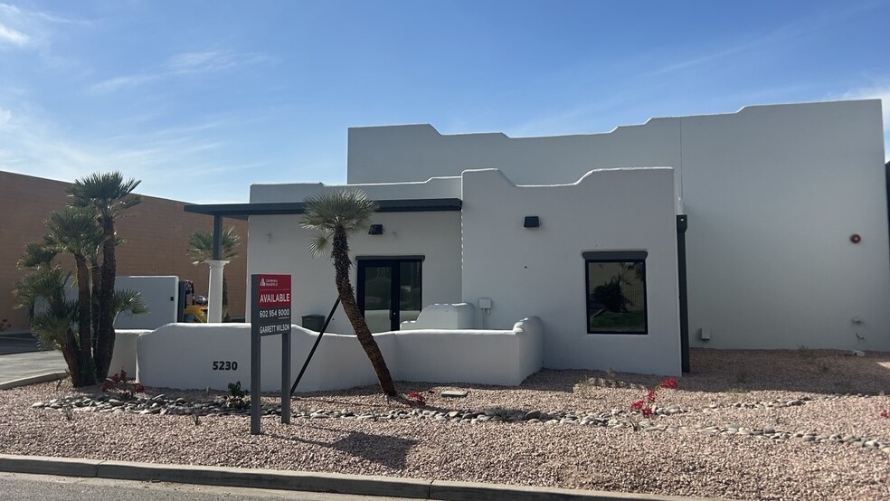 5230 S 39th St, Phoenix, AZ à louer - Photo de l’immeuble – Image 1 sur 2