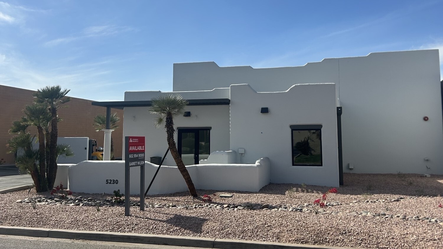 5230 S 39th St, Phoenix, AZ à louer Photo de l’immeuble– Image 1 sur 3