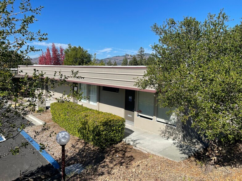 1615 Hill Rd, Novato, CA à vendre - Photo de l’immeuble – Image 2 sur 13