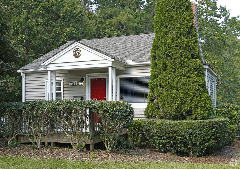 721 Holly Springs Rd, Holly Springs, NC à louer - Photo principale – Image 1 sur 2