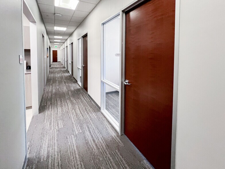 6301 Holiday Hill Rd, Midland, TX à louer - Photo de l’immeuble – Image 3 sur 38