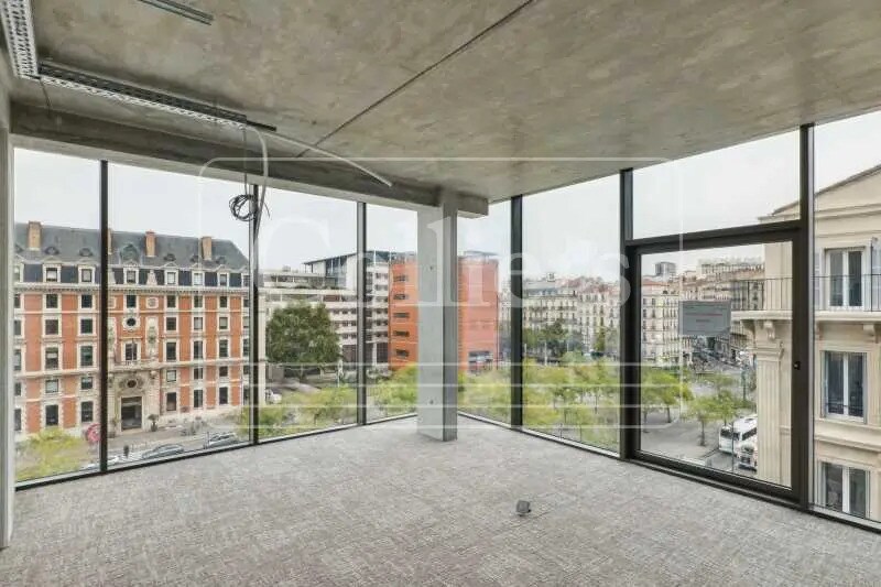 11-13 Place De La Joliette, Marseille à louer - Photo de l’immeuble – Image 3 sur 3