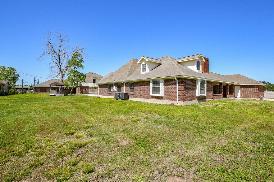 1411 1/2 Guadalupe St, Stafford, TX à vendre - Photo de l’immeuble – Image 3 sur 18