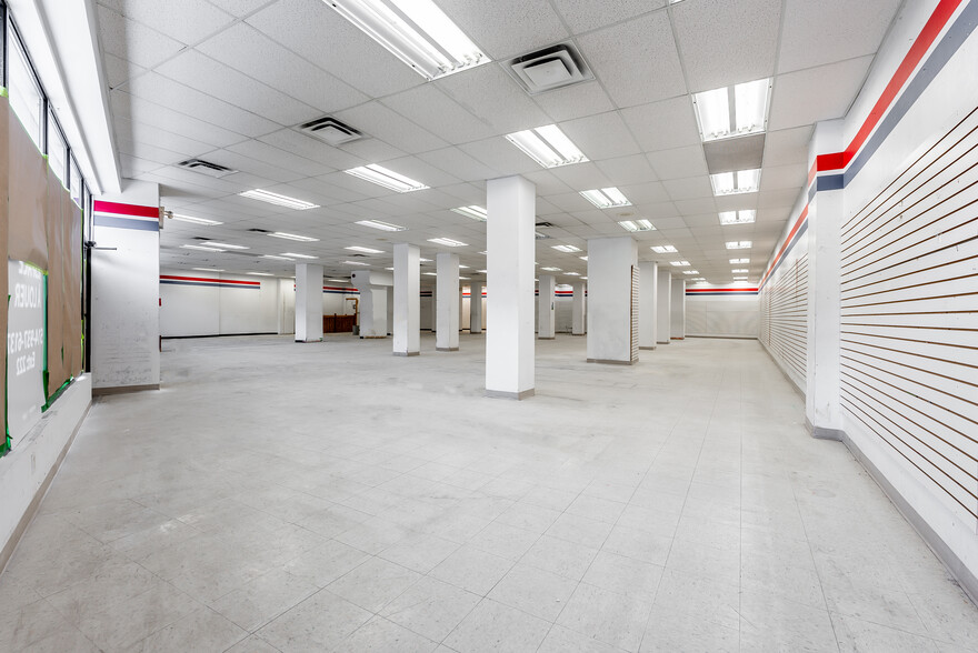 5750-5764 Rue Sherbrooke O, Montréal, QC à louer - Photo de l’immeuble – Image 2 sur 2
