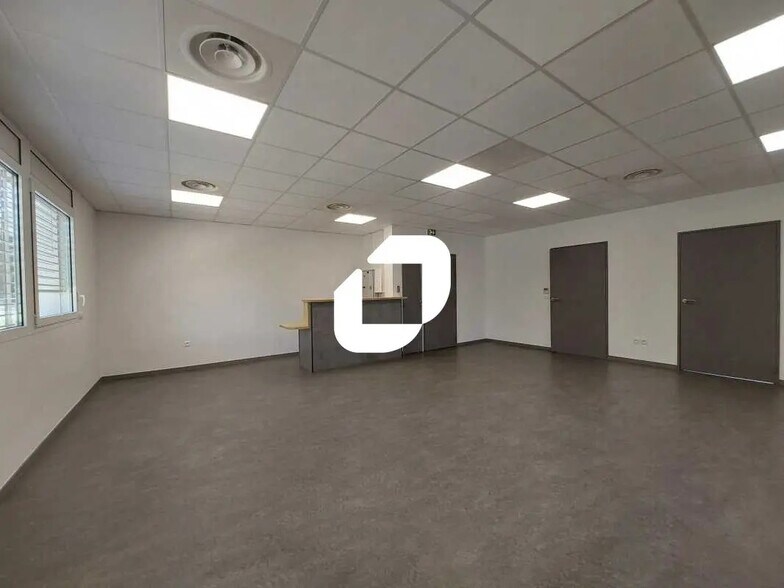 Bureau dans Baillargues à louer - Photo de l’immeuble – Image 2 sur 12