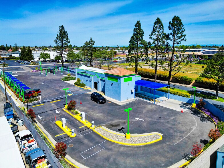 1810 E Yosemite Ave, Manteca, CA à vendre - Photo de l’immeuble – Image 1 sur 18