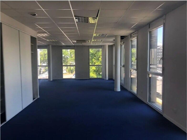 Local commercial dans Vannes à vendre - Photo de l’immeuble – Image 2 sur 4