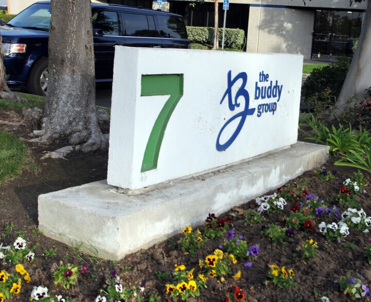 7 Studebaker, Irvine, CA à louer - Photo de l’immeuble – Image 3 sur 5