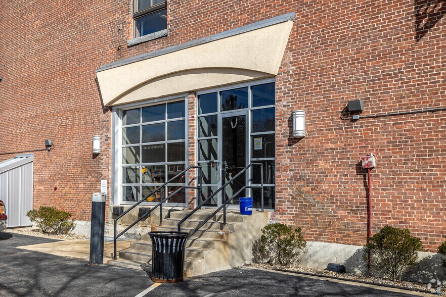 1 Mill and Main Pl, Maynard, MA à louer - Photo de l’immeuble – Image 3 sur 6