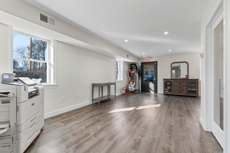 593 Ramapo Valley Rd, Oakland, NJ à louer - Photo de l’immeuble – Image 3 sur 56