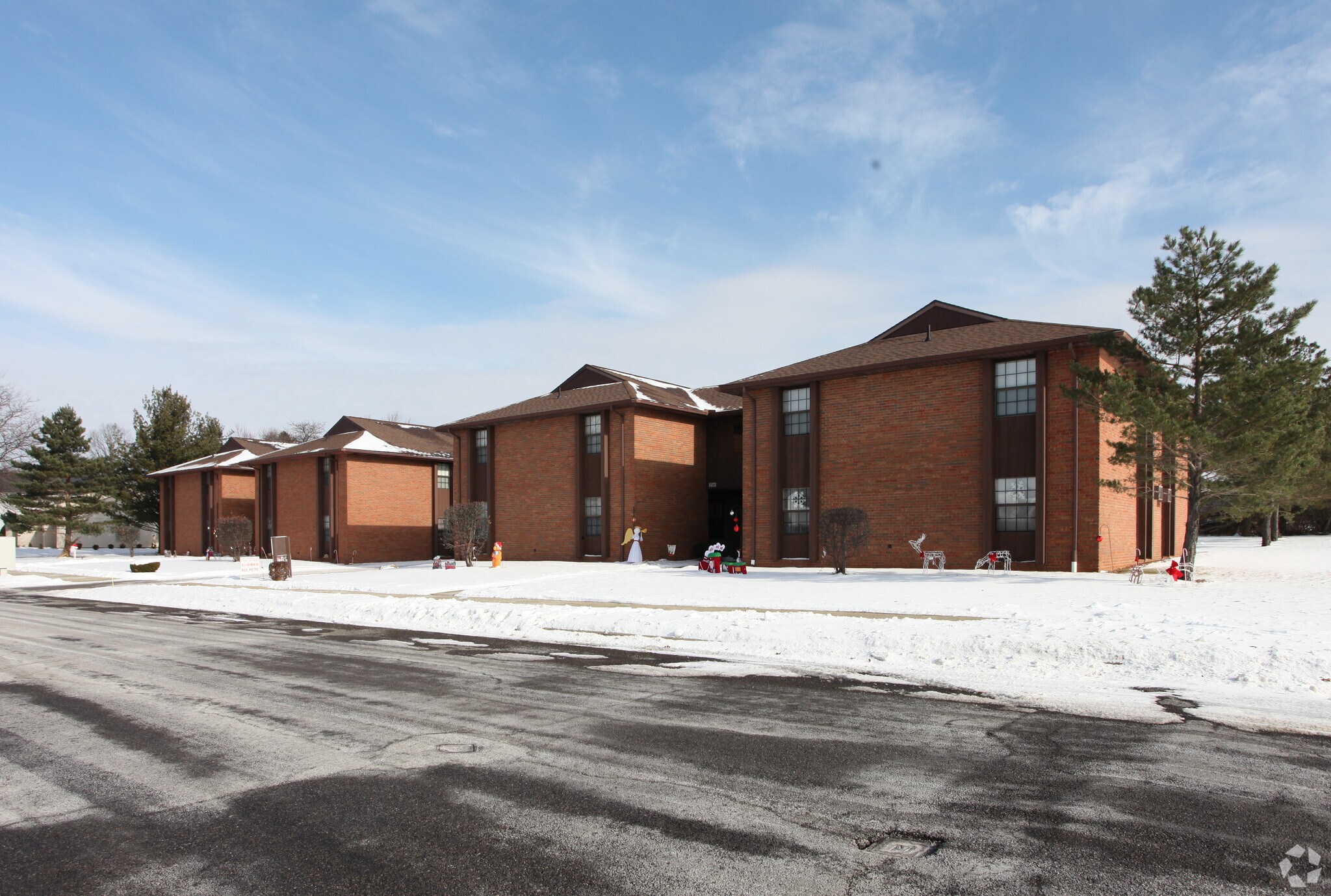 2128-2144 Tanglewood Ave, Alliance, OH à vendre Photo principale– Image 1 sur 49