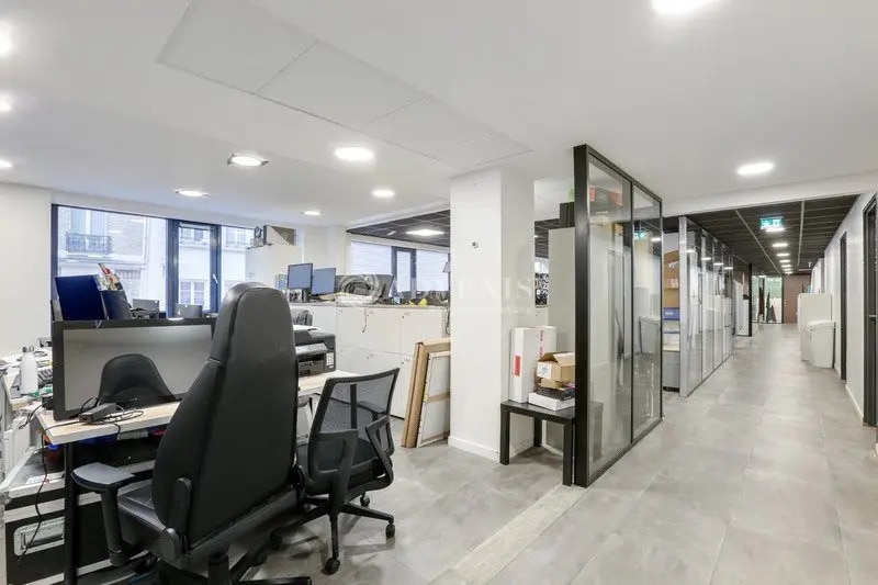 Bureau dans Paris à louer - Photo de l’immeuble – Image 2 sur 3