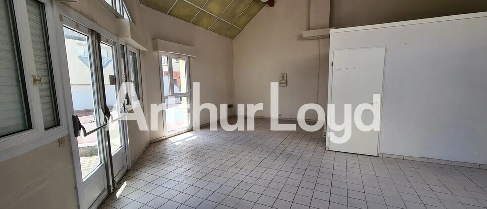Bureau dans Bretteville-sur-Odon à louer - Photo de l’immeuble – Image 2 sur 3