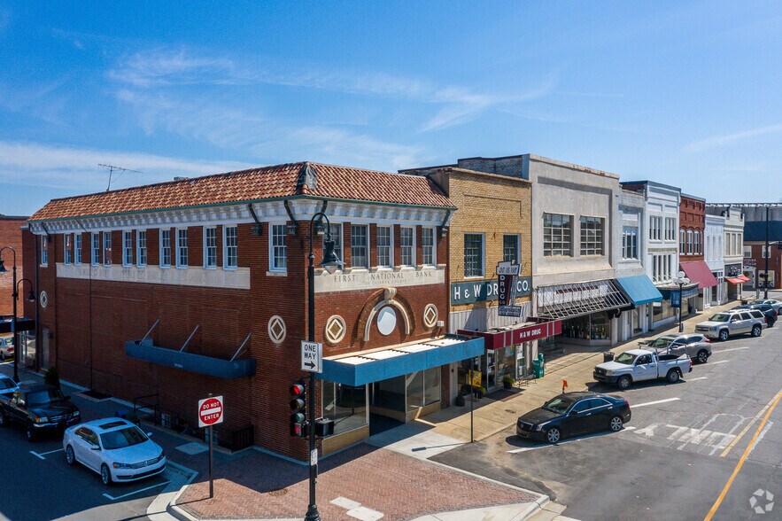 12 E 1st St, Newton, NC à louer - Photo principale – Image 1 sur 2