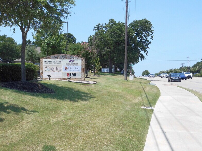 1835 E Southlake Blvd, Southlake, TX à louer - Photo de l’immeuble – Image 3 sur 11