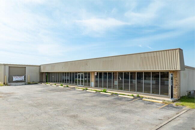Plus de détails pour 75 School Dr, Poteet, TX - Industriel/Logistique à vendre