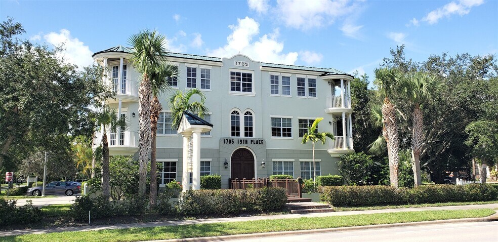 1705 19th Pl, Vero Beach, FL à louer - Photo de l’immeuble – Image 3 sur 7