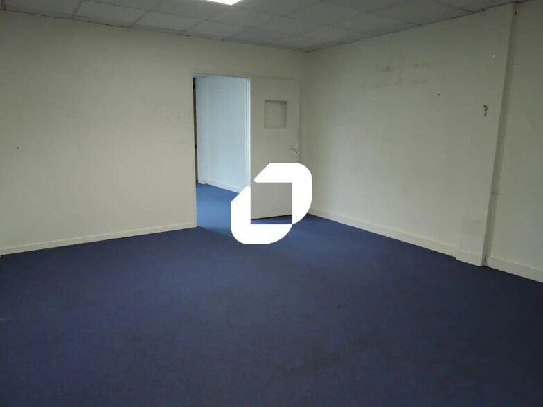 Bureau dans Croissy-Beaubourg à vendre - Photo intérieure – Image 2 sur 5