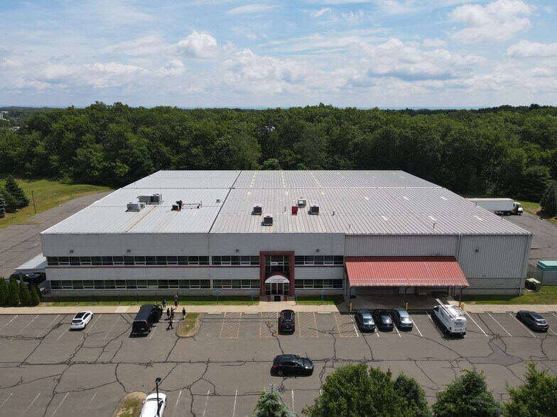 450 Woodland Ave, Bloomfield, CT à vendre - Photo de l’immeuble – Image 2 sur 44