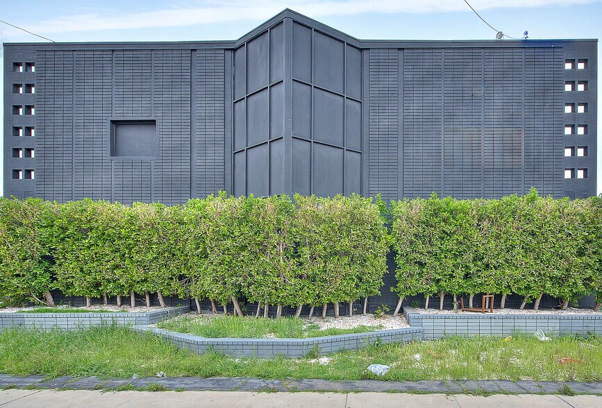 6840-6842 Hayvenhurst Ave, Van Nuys, CA à vendre - Photo de l’immeuble – Image 3 sur 16