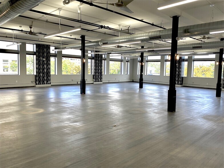 301-303 W 4th St, Royal Oak, MI à louer - Photo de l’immeuble – Image 3 sur 10