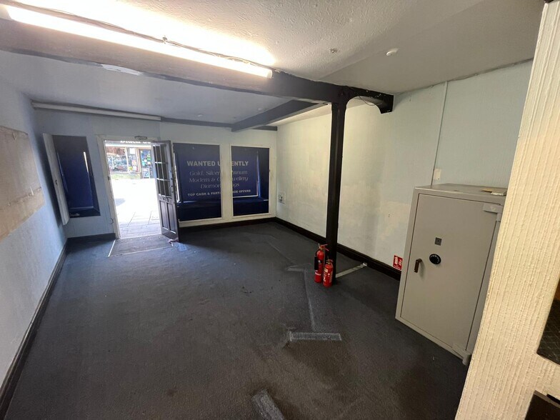 61 High St, Cheltenham à vendre - Photo de l’immeuble – Image 2 sur 9