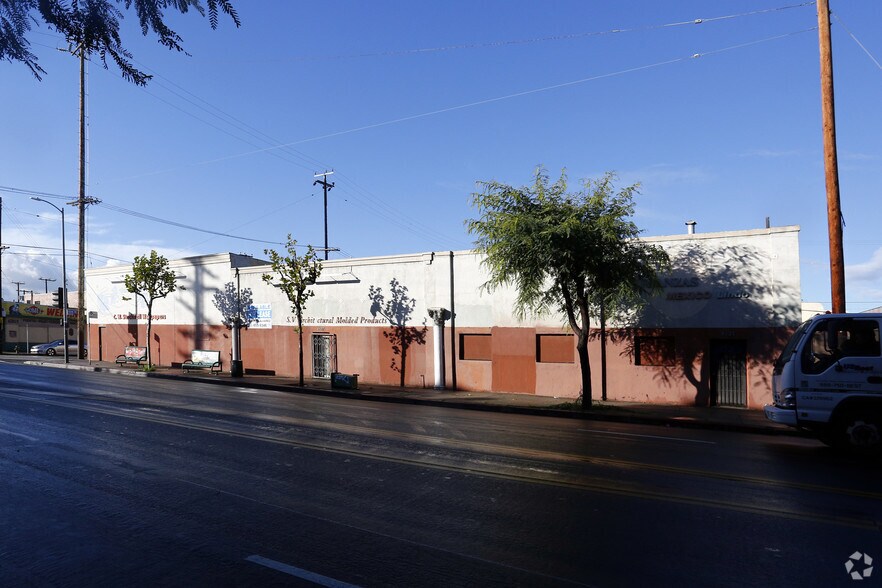 6121 S Western Ave, Los Angeles, CA à louer - Photo de l’immeuble – Image 1 sur 12