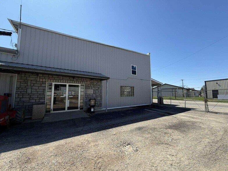 130 N Cedar St, Newark, OH à louer - Photo principale – Image 1 sur 10
