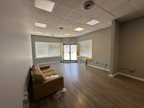 4519-4523 N Milwaukee Ave, Chicago, IL à louer Photo de l’immeuble– Image 2 sur 18