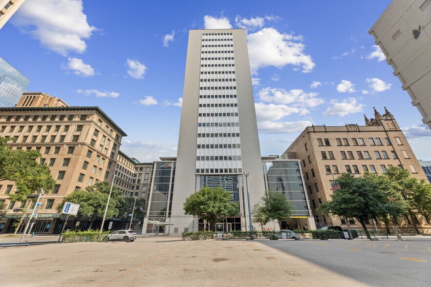 1300 Main St, Houston, TX à louer - Photo de l’immeuble – Image 3 sur 13