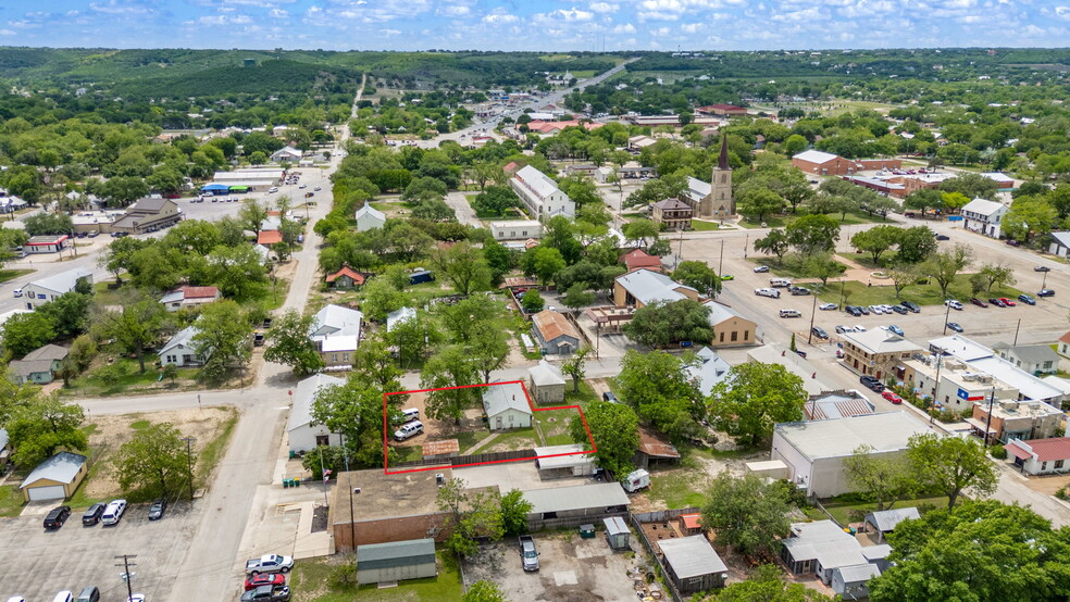 1205 Lorenzo St, Castroville, TX à vendre - Photo de l’immeuble – Image 2 sur 22
