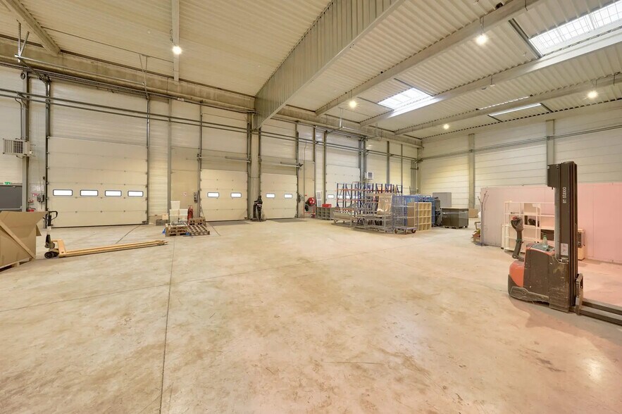 Industriel/Logistique dans Lieusaint à louer - Photo de l’immeuble – Image 1 sur 5