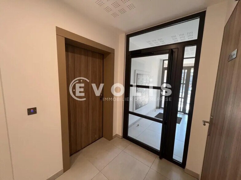 Bureau dans Saint-Maur-des-Fossés à vendre - Photo de l’immeuble – Image 1 sur 8