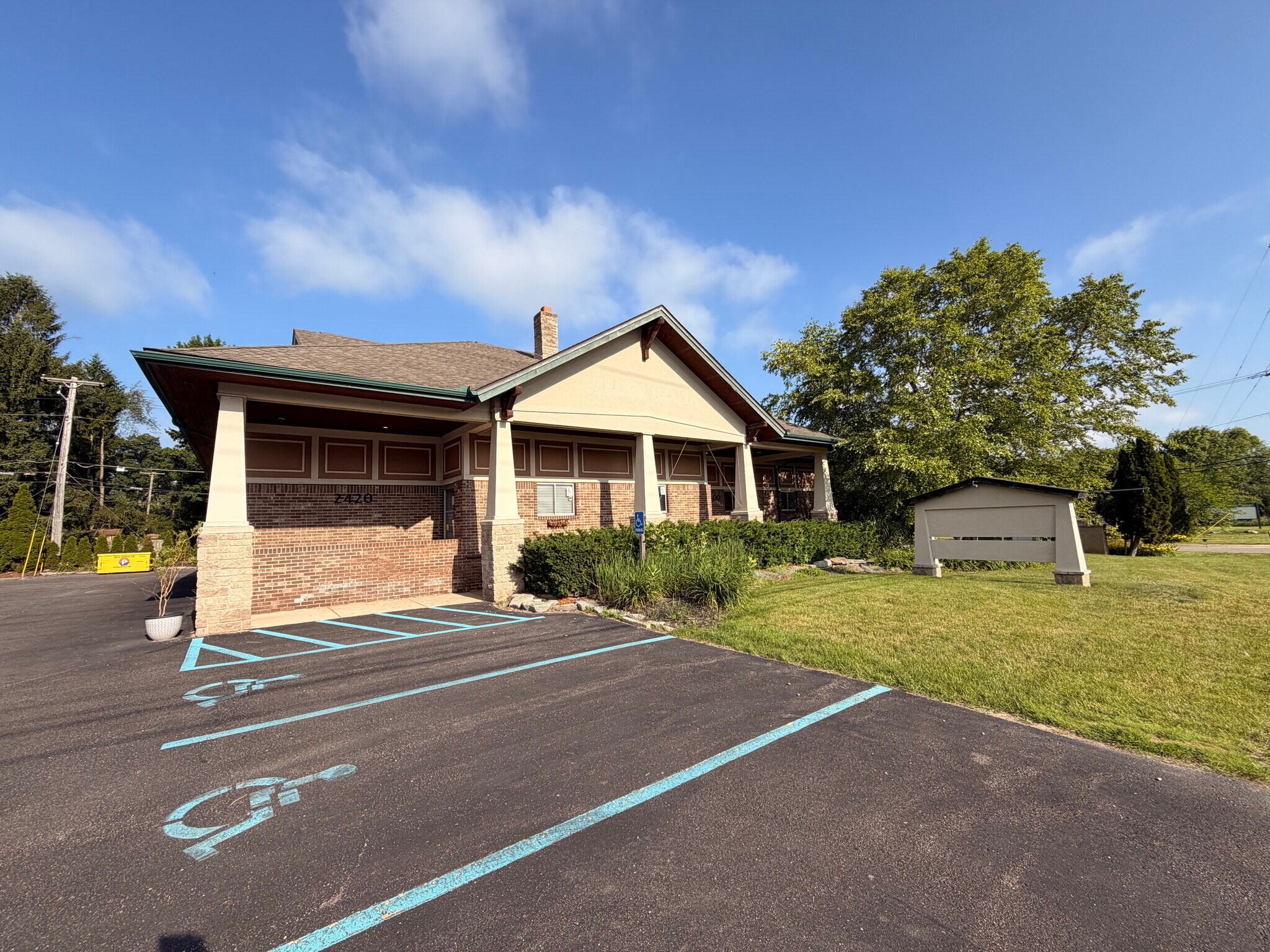 2400 Union Lake Rd, Commerce Township, MI à louer Photo de l’immeuble– Image 1 sur 12