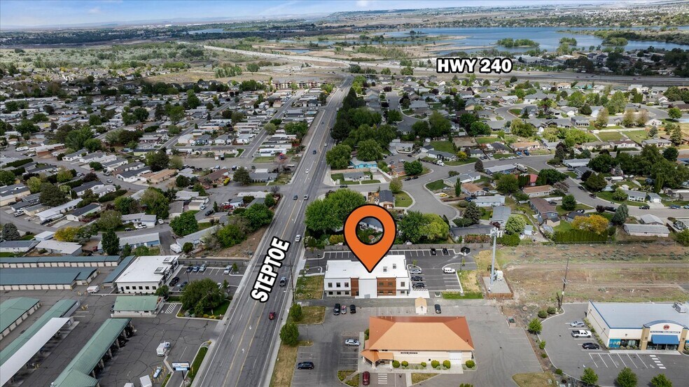 2062 Steptoe St, Kennewick, WA à louer - Photo de l’immeuble – Image 3 sur 11