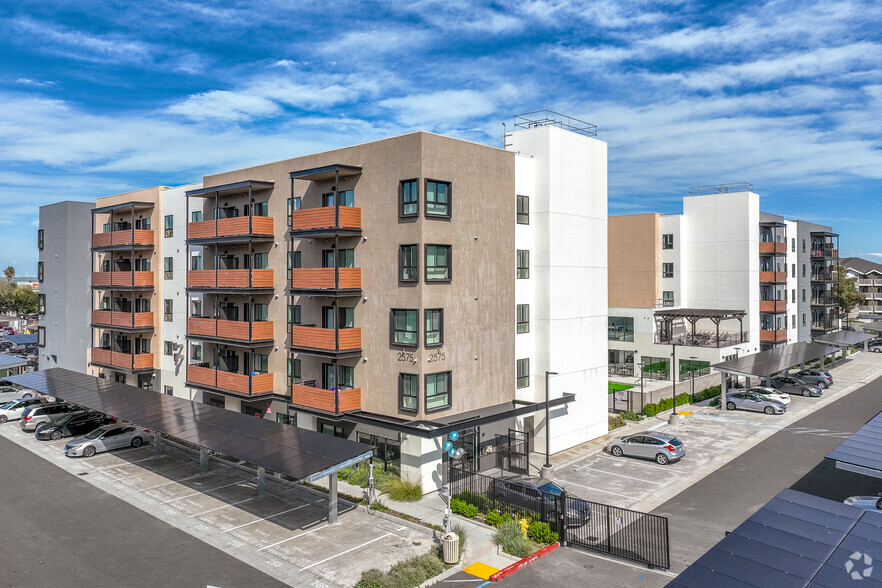 2575 Railroad Ave, Pittsburg, CA à louer - Photo principale – Image 1 sur 28